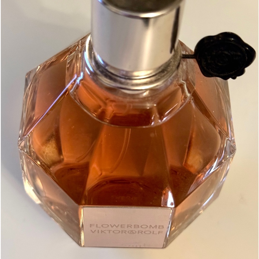 Flowerbomb Eau de Parfum out of box Viktor&Rolf